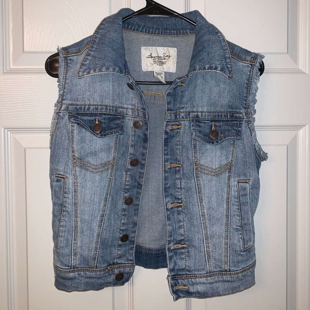 Brand: American Rag, Size: Small